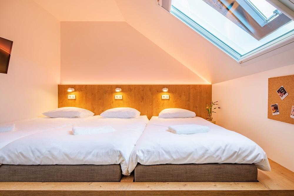 Bunk Hotel Amsterdam Room Type - ROOM FOR 3