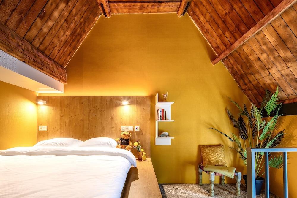 Bunk Hotel Amsterdam Room Type - MOST EPIC ROOM