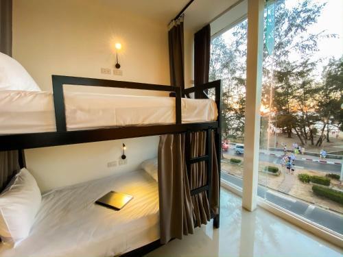 Fishtail Hostel Phuket Room Type - Mixed Dormitory Room with Sea View