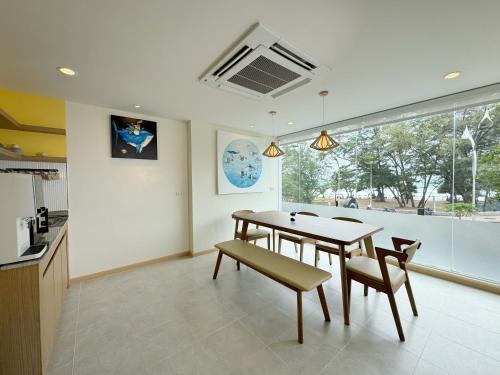Fishtail Hostel Phuket - Tap to explore photos