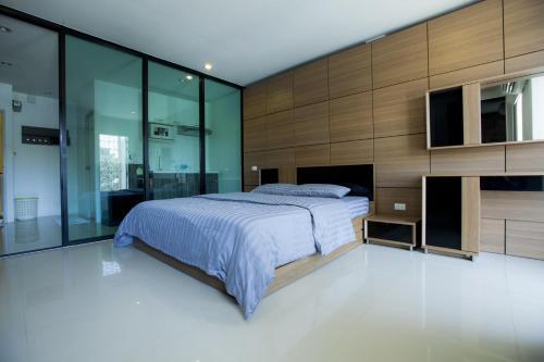 Number 4 Phuket Room Type - Grand Deluxe Double Room