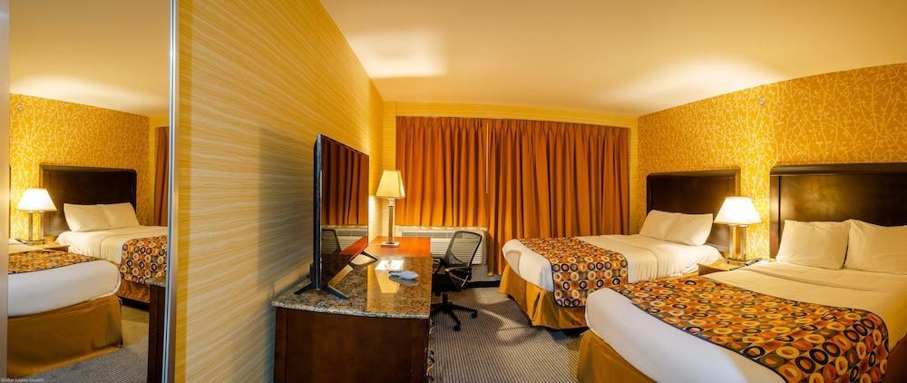 Elmhurst Hotel Room Type - Deluxe Double Room