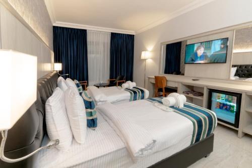 Nishan Hotel Room Type - Deluxe Double Room Nishan Hotel Room Type - Deluxe Double Room