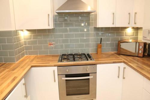 Large 3 bedroom apartment in gated development - Tap to explore photos