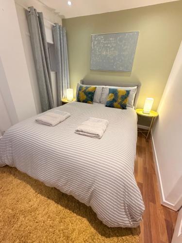 Large 3 bedroom apartment in gated development - Tap to explore photos