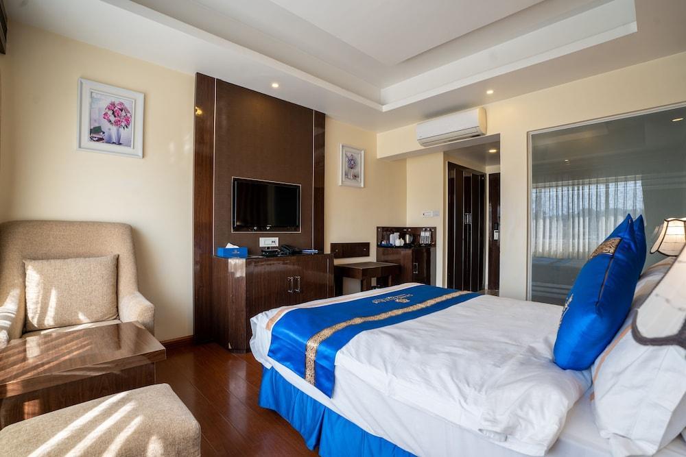 Shangrila Blu Hotel Room Type - Deluxe Queen Room