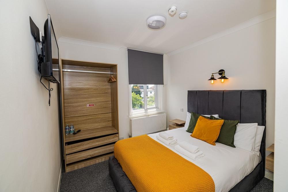 Woodford Hotel Room Type - Deluxe Double Room