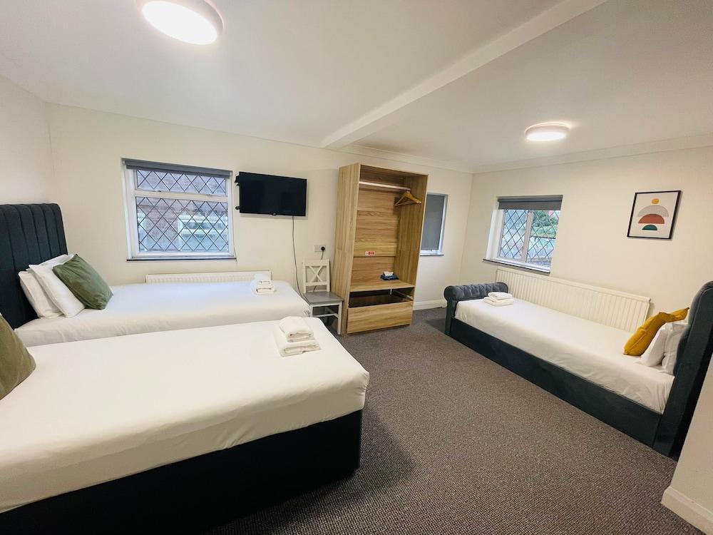 Woodford Hotel Room Type - Economy Triple Room