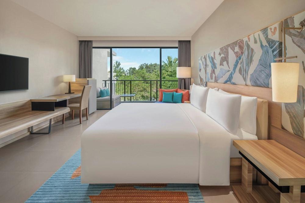 Le Meridien Phuket Mai Khao Beach Resort Room Type - Premium Room, 1 King Bed, Pool Access (Pool Access) Le Meridien Phuket Mai Khao Beach Resort Room Type - Premium Room, 1 King Bed, Pool Access (Pool Access)
