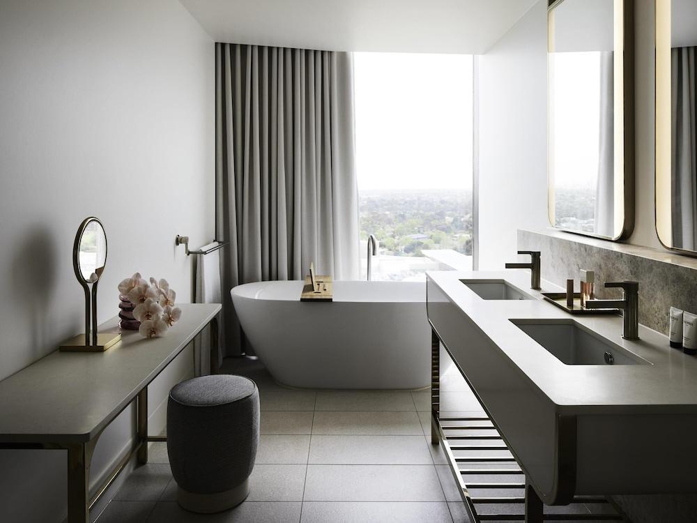 Hotel Chadstone Melbourne - MGallery by Sofitel Room Type - Deluxe Suite, 1 King Bed