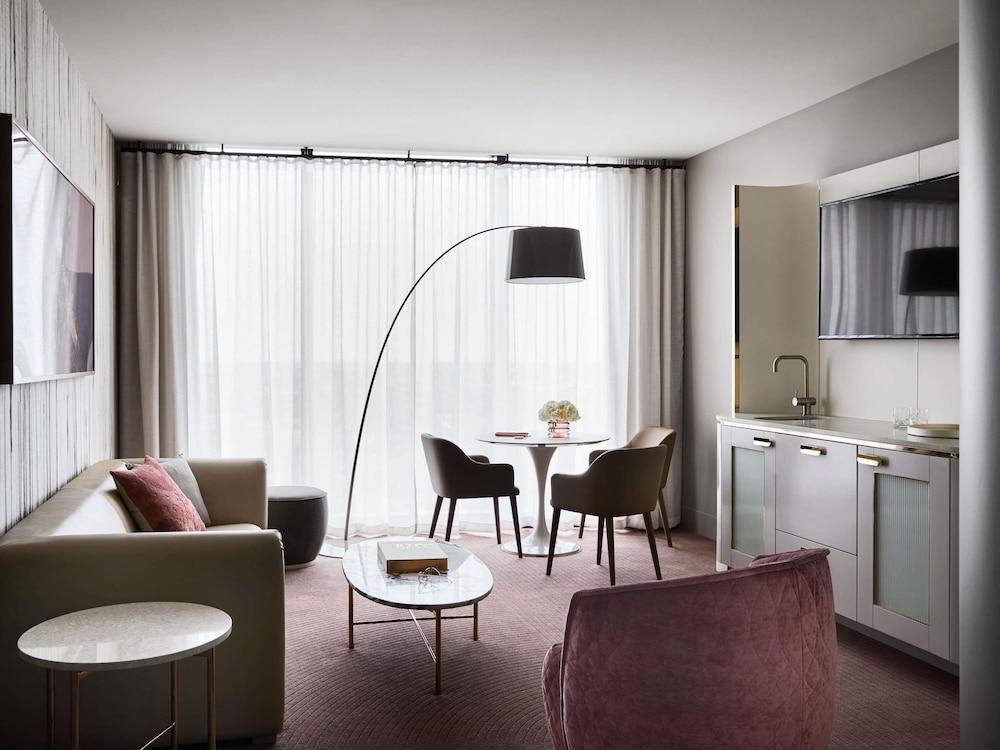 Hotel Chadstone Melbourne - MGallery by Sofitel Room Type - Deluxe Suite, 1 Bedroom