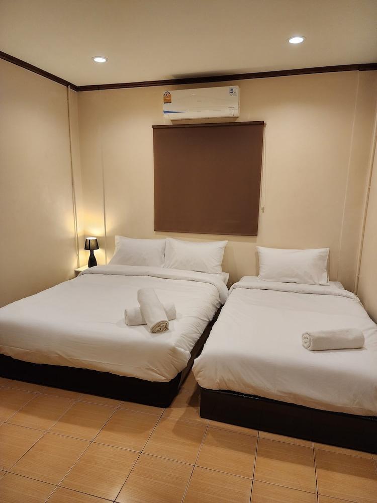 The Travellers House - Pet Friendly Accommodation Room Type - Basic Triple Room, Multiple Beds, Shared Bathroom, Ground Floor The Travellers House - Pet Friendly Accommodation Room Type - Basic Triple Room, Multiple Beds, Shared Bathroom, Ground Floor