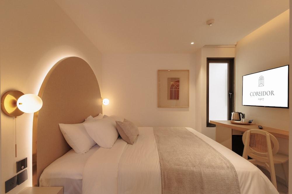 Corridor2407 Hotel Room Type - Premium Room with Bath or Soaking Tub