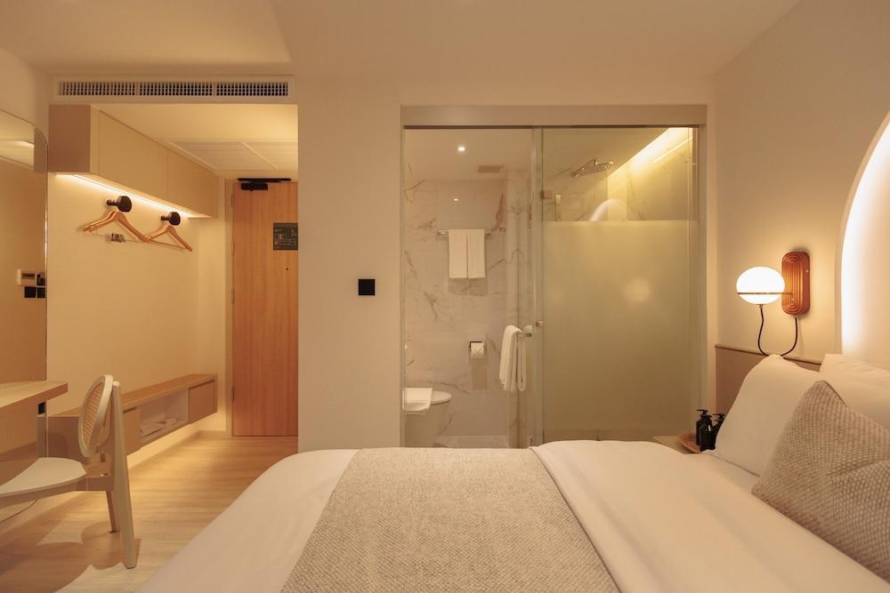 Corridor2407 Hotel Room Type - Studio Room with Double Bed