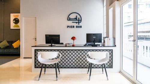 PIER 808 Hostel - Tap to explore photos