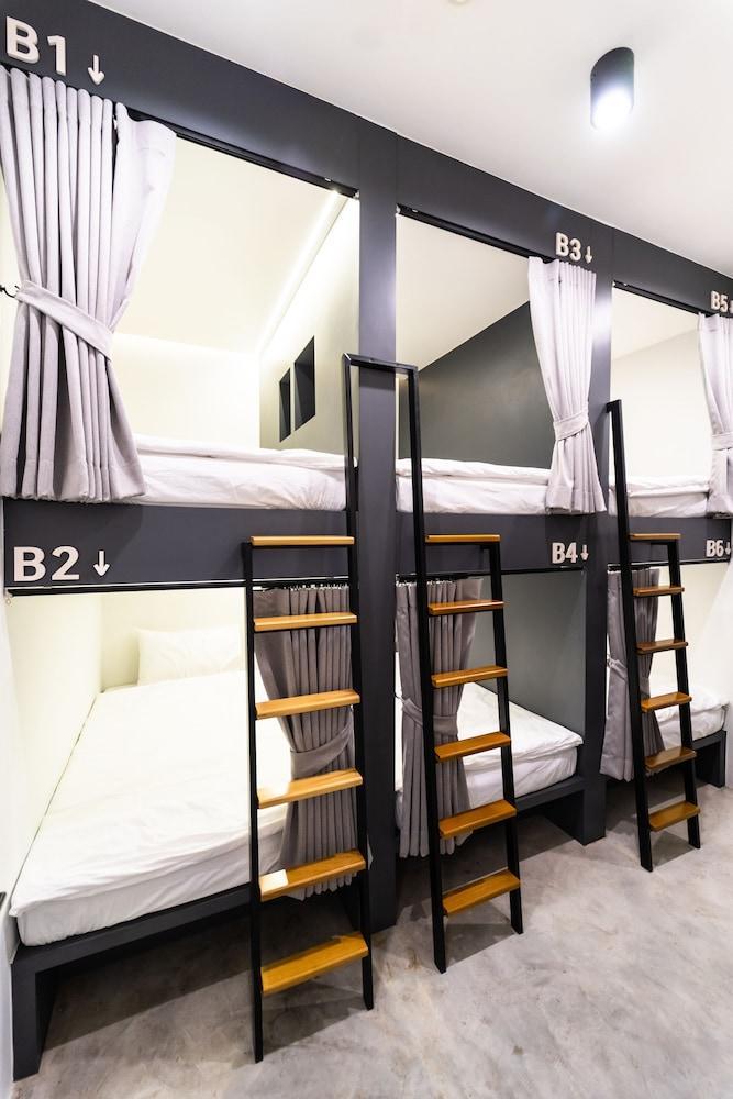PIER 808 Hostel Room Type - 6 Beds Female Dormitory Room