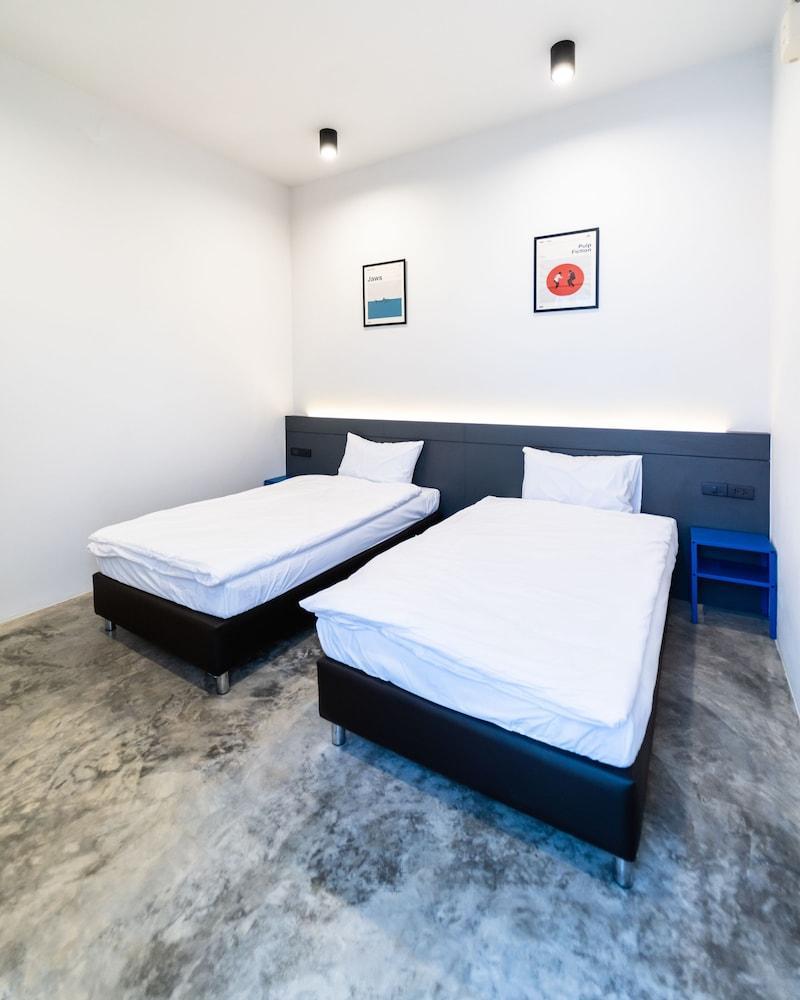 PIER 808 Hostel Room Type - Twin Room with Shared Bathroom