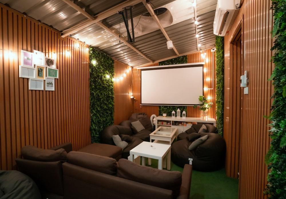 Ekkamai Buds & Beds - 420 Hostel - Tap to explore photos