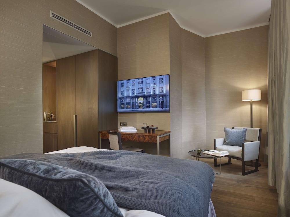 The Emblem Prague Hotel Room Type - Queen Dom Courtyard