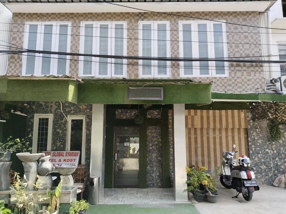 Hotel Global Syariah - Tap to explore photos