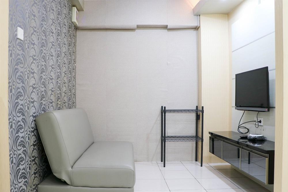 Comfort And Wonderful 1Br At Green Bay Pluit Apartment - Tap to explore photos