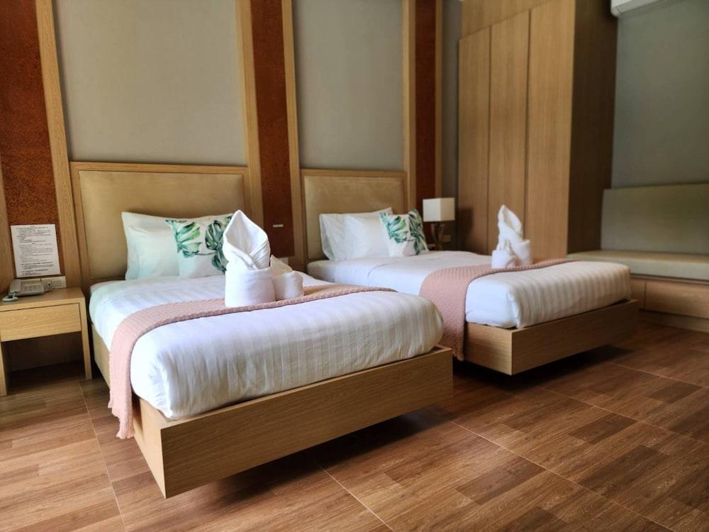 Alaita Boutique Phuket Room Type - Superior Twin Room, Balcony
