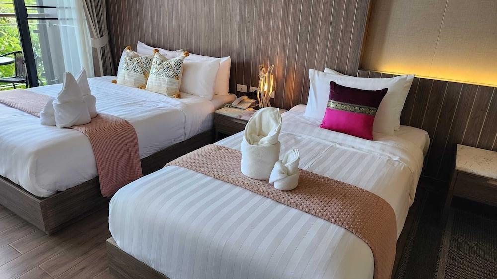 Alaita Boutique Phuket Room Type - Deluxe Triple Room, Balcony