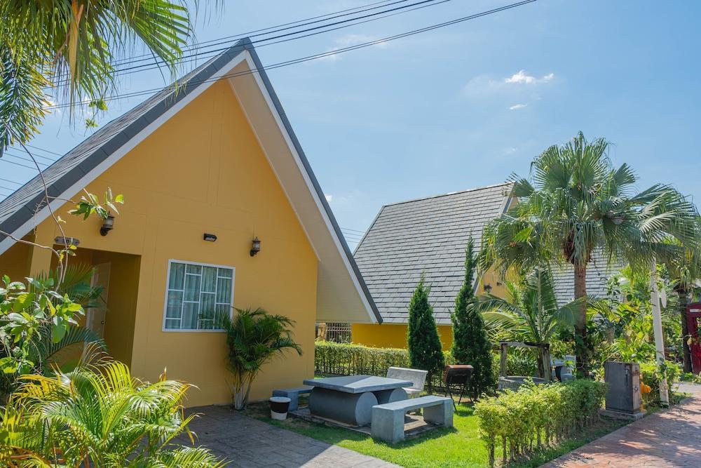 Apinya Resort Bangsarey Room Type - Standard Home