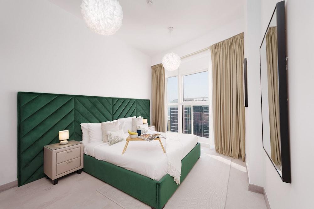 Maison Privee - Elegant and Panoramic Sea View Apt on Al Reem Island - Tap to explore photos