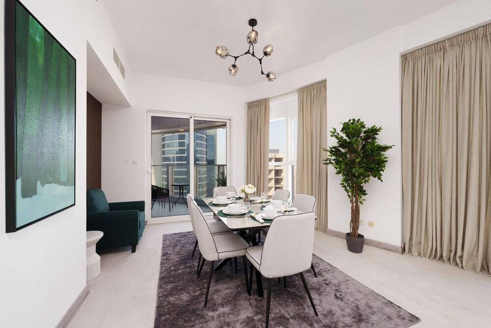Maison Privee - Elegant and Panoramic Sea View Apt on Al Reem Island - Tap to explore photos