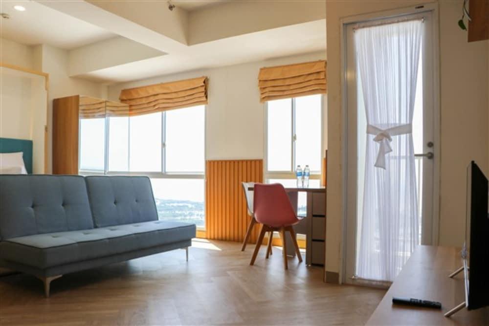 Spacious And Cozy Studio Tokyo Riverside Pik 2 Apartment - Tap to explore photos