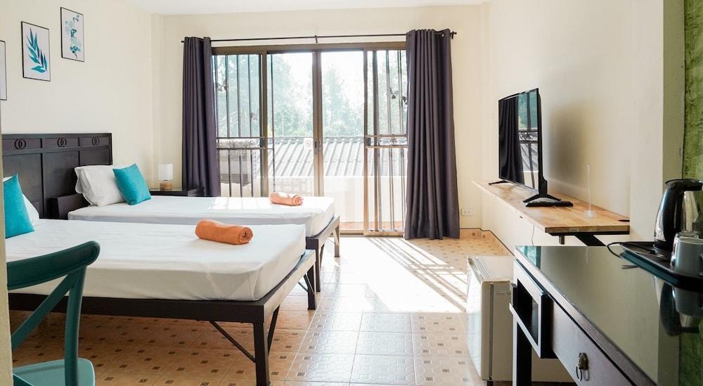 Club 22 Kamala Suites Room Type - Superior Room, 2 Twin Beds