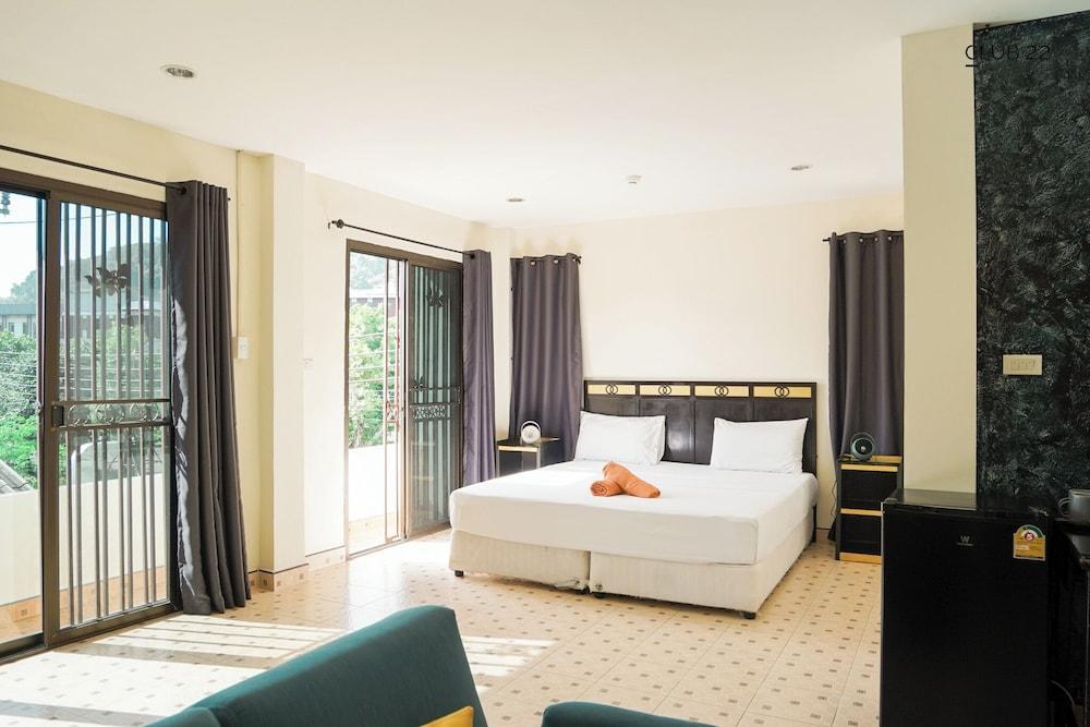 Club 22 Kamala Suites Room Type - Family Room, 1 King Bed