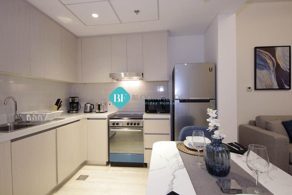 Lavish 1BR Apartment-Yas Island - Tap to explore photos