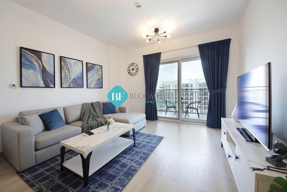Lavish 1BR Apartment-Yas Island - Tap to explore photos