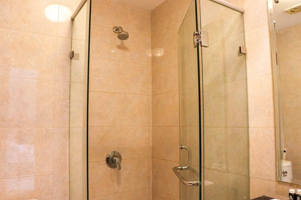 Nice And Comfy 2Br Apartment The Mansion Kemayoran Near Jiexpo - Tap to explore photos