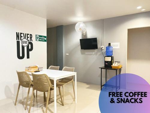 Bell Lifestyle Hostel Phuket - Tap to explore photos