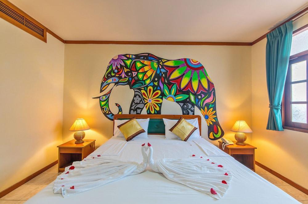 Panda Hotel（Patong Beach） - Tap to explore photos