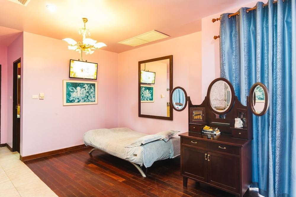 Pailin Villa Phuket - Tap to explore photos