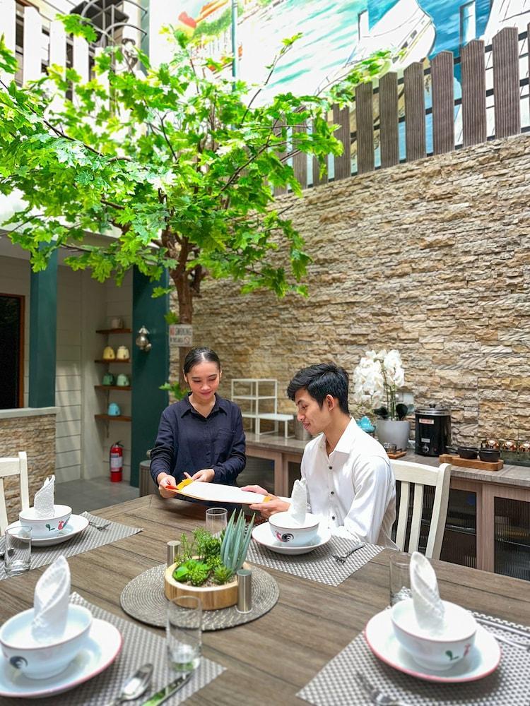 Lugano Arte Homestay - Tap to explore photos