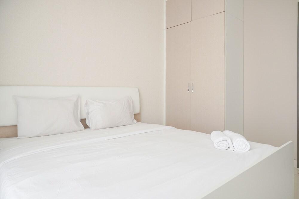 Spacious And Gorgeous 1Br Ciputra International Apartment - Tap to explore photos