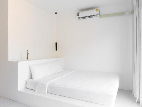 MoonE Room Type - Queen Room with Balcony MoonE Room Type - Queen Room with Balcony