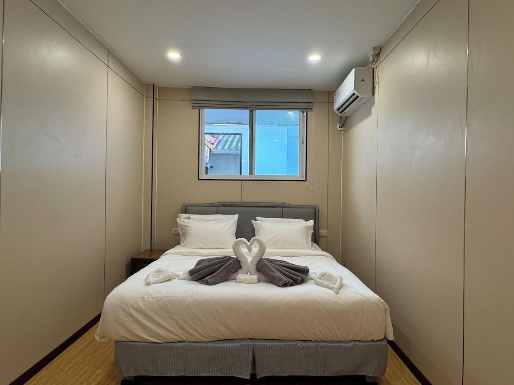 V Beach Resort Room Type - Family Quadruple Room