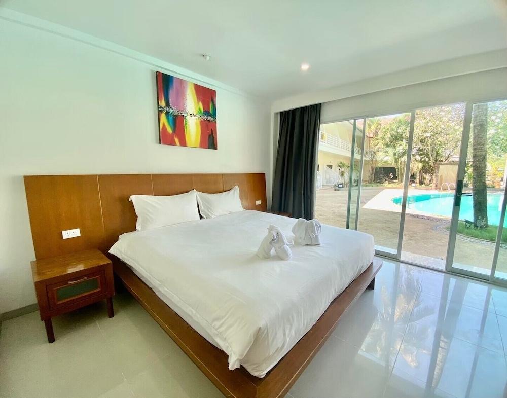V Beach Resort Room Type - Superior Room, 1 King Bed