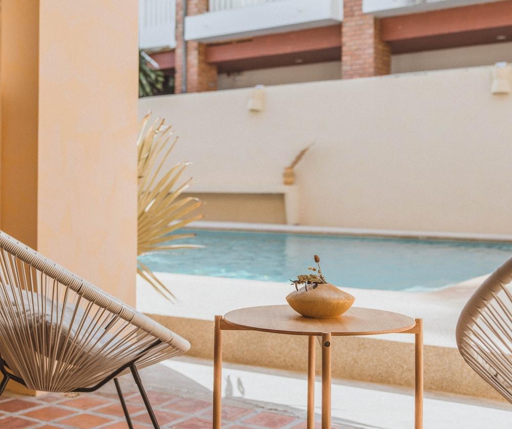 Casa Solana Patong Room Type - Deluxe Room, 2 Twin Beds, Pool Access