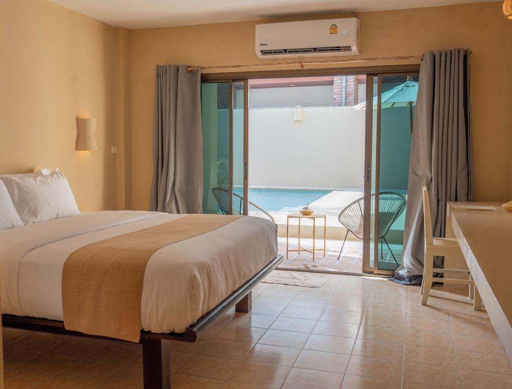 Casa Solana Patong Room Type - Deluxe Room, 1 King Bed, Pool Access
