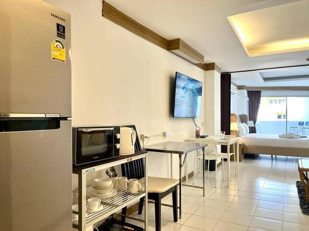 Patong Beach Gardens - Pool, Fast Wifi, Smart TVs - Tap to explore photos