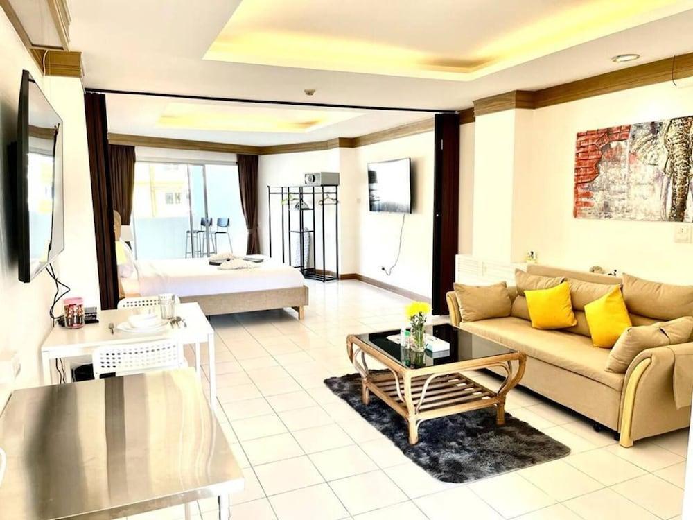 Patong Beach Gardens - Pool, Fast Wifi, Smart TVs - Tap to explore photos