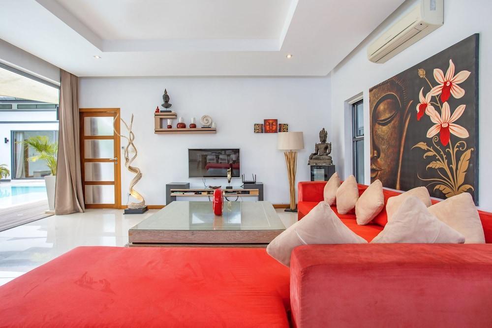 Modern 4BR Pool Villa Virginie Naiharn - Tap to explore photos
