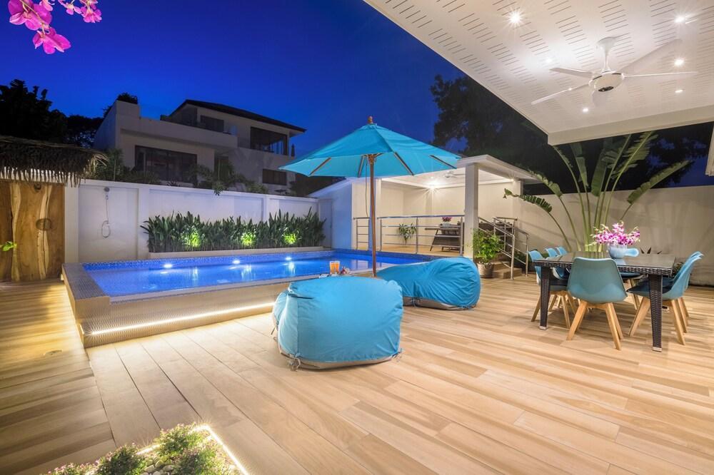 4-bdr luxury villa at a villa resort - Tap to explore photos